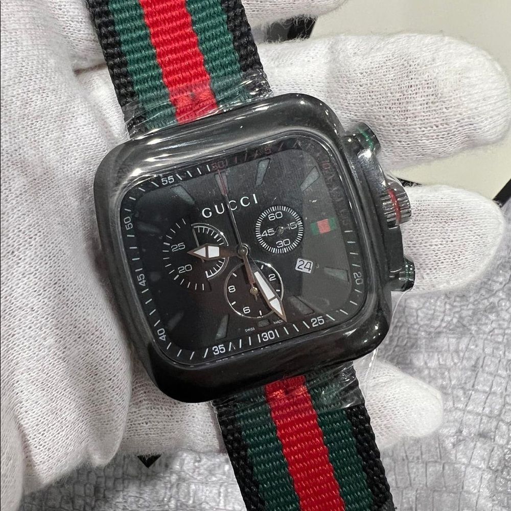 NIB Green & Red G-Coupe Gucci Watch - Picture 1 of 8